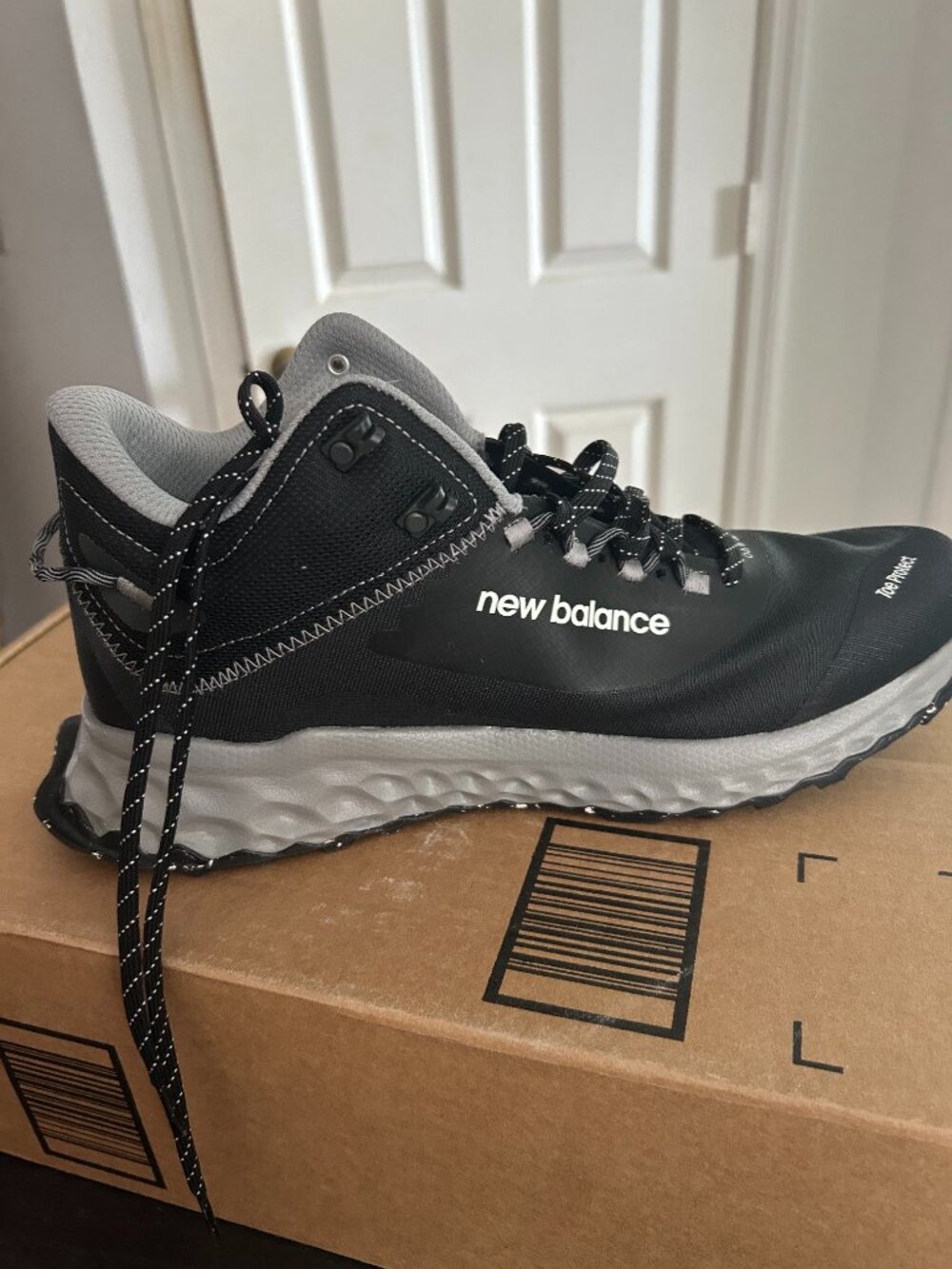 Mens New Balance Fresh Foam Garoe Mid Boot/Shoes Size 10.5 Black